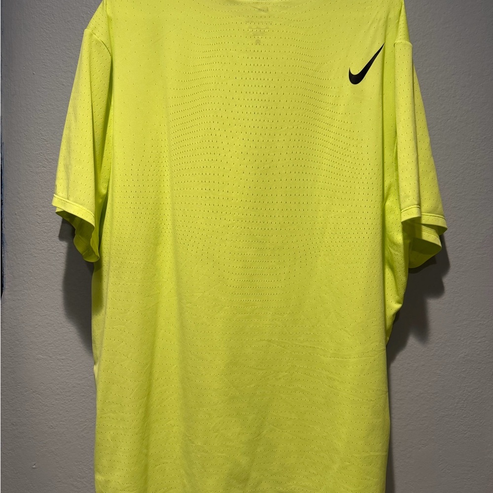 Nike AeroSwift
Men's Dri-FIT ADV Short-Sleeve Running Top